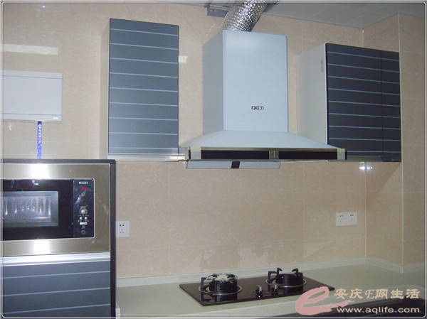S8302170.jpg
