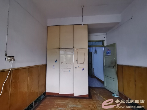 810f1b85-d8f6-4a04-a517-2cb32cc96bd6_0.jpg