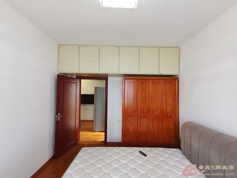 8bb0a40c-11dc-470f-9546-9774fdf84bed_0.jpg