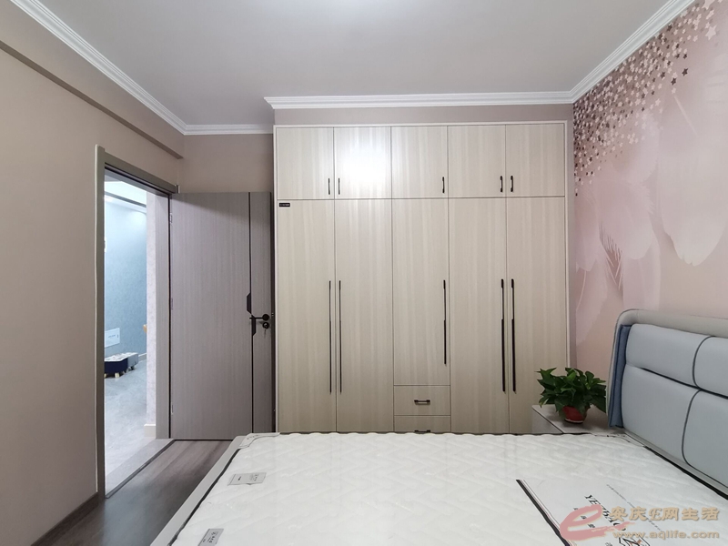 094639j9g8387mm159w99m.jpg