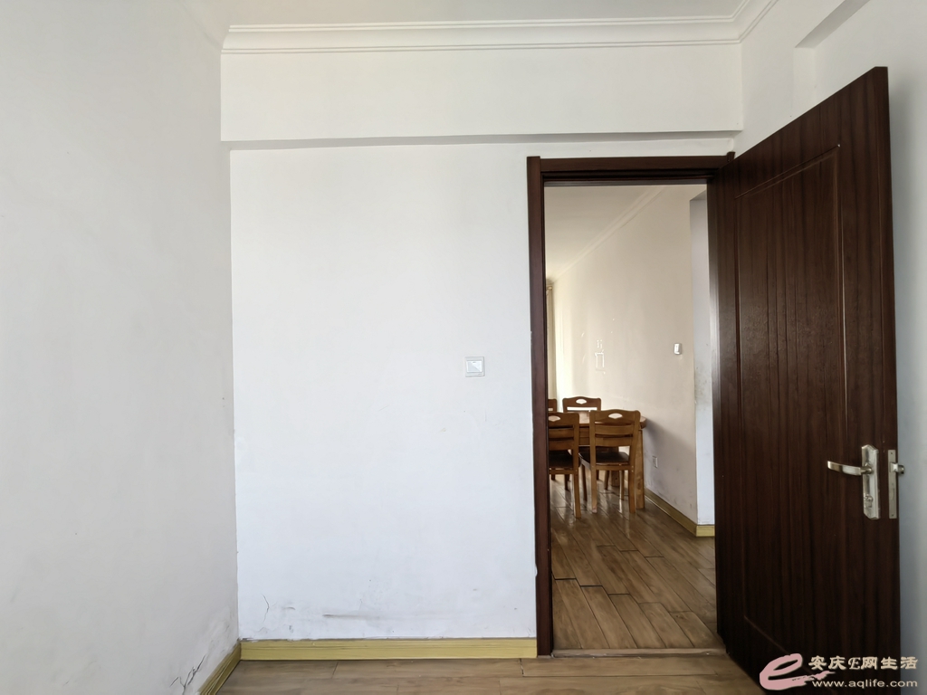 ff910ef4-83fe-40cb-8a1f-7b7a4d22966c_0.jpg