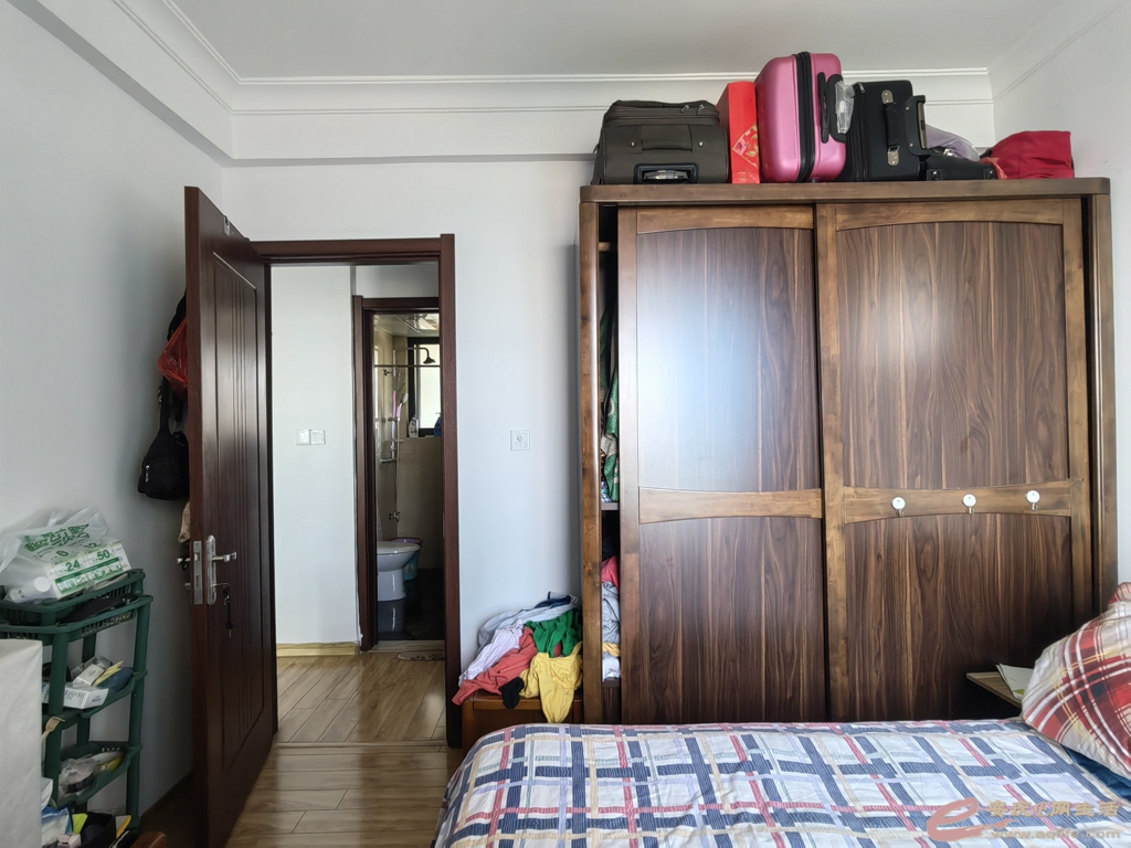 07a231d5-f3de-413f-b4cb-4a9b4d1d206f_0.jpg