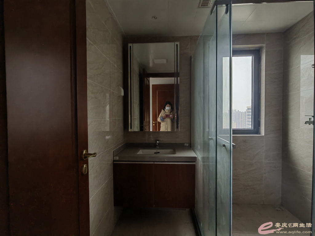 2ef6db39-cc53-41f3-aa49-fb82f86ef8bb_0.jpg