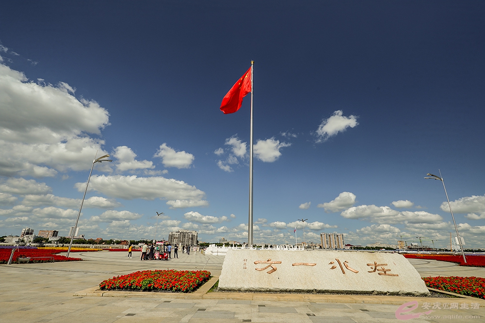 ZLGL5695.jpg